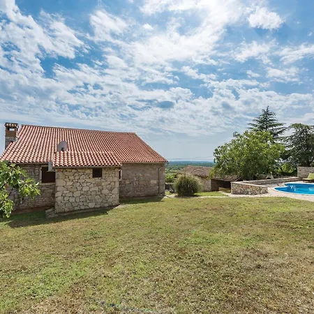 Holiday home Beautiful In With Wifi