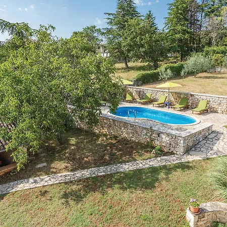 Casa de Férias 11 *
